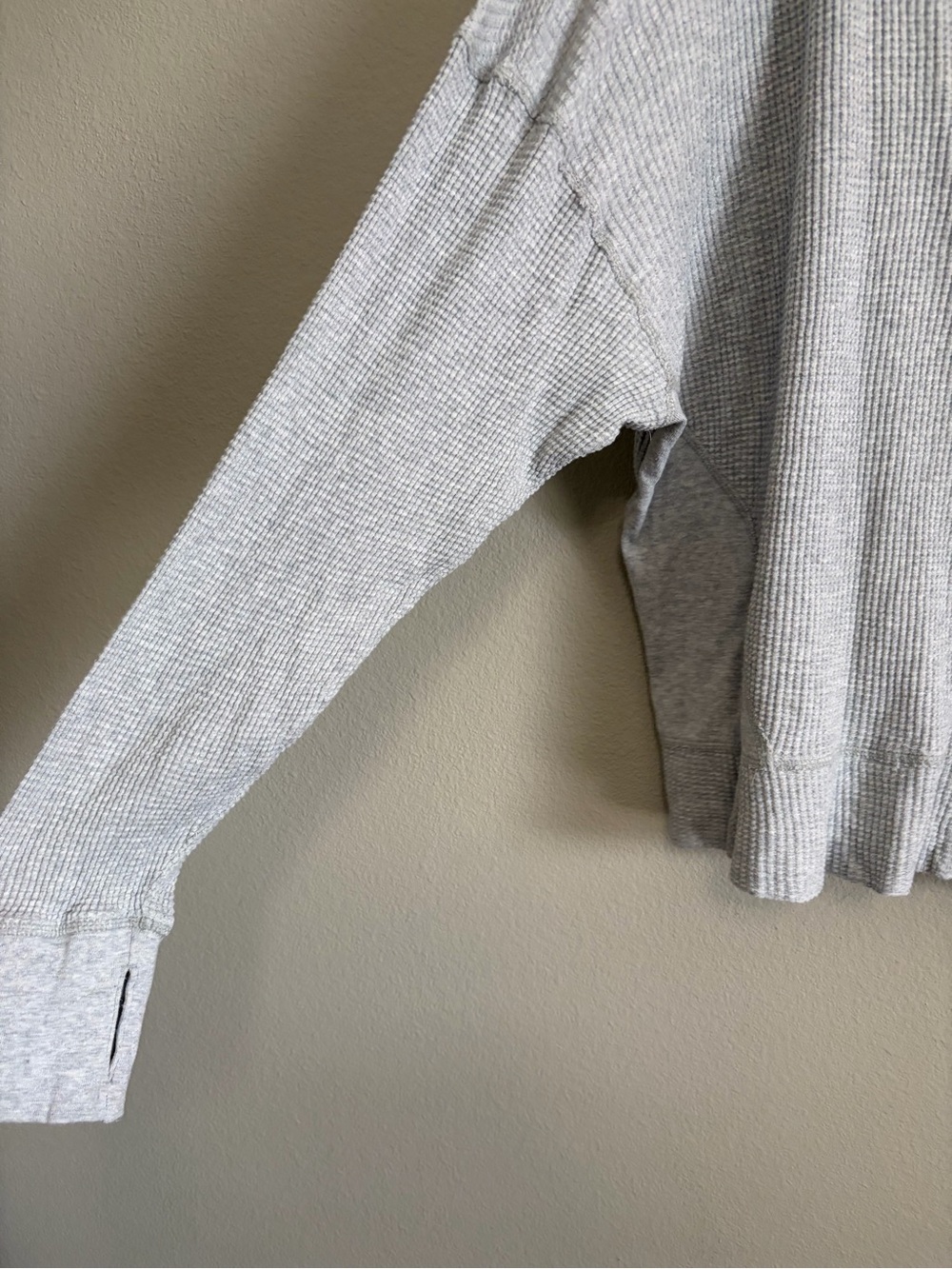 Offline By Aerie Wow! Waffle Knit Oversized V-neck long sleeve top light gray - Picture 4 of 5